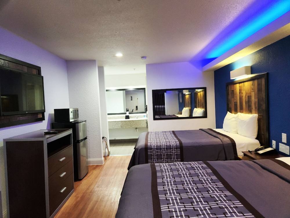 Express Inn Tomball - photo 8