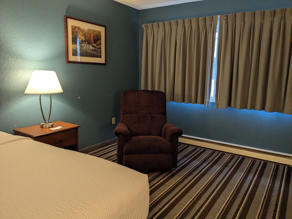 Magnuson Hotel Copper Crown - photo 16
