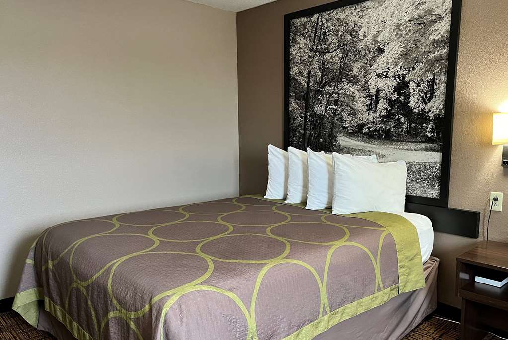 Super 8 by Wyndham Indianapolis Emerson Ave - photo 22