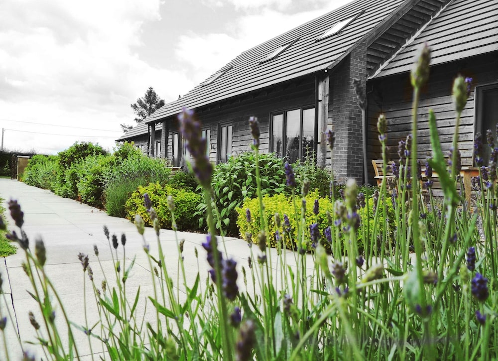 Elm Tree Farm Accommodation — 4-Star Luxury Hotel in Milton Keynes, United Kingdom