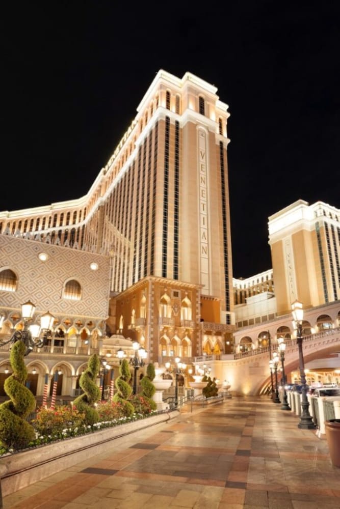The Venetian Prestige Club Lounge - photo 110