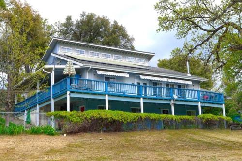Beautiful Pet Friendly Spacious Lodge near Yosemite & Lakes 12 Beds 6 BR up to 16 people — 4-Star Luxury Hotel in Oakhurst, United States