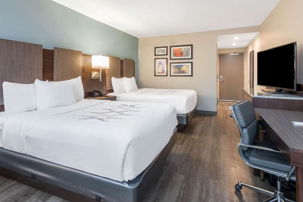 La Quinta Inn & Suites by Wyndham Aberdeen APG - photo 12