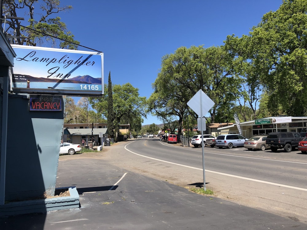 Lamplighter Motel - carbon neutral hotel in Clearlake
