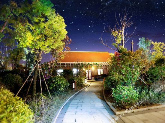 Empark Seabed Hot Spring Hotel in Xushan, People's Republic of China