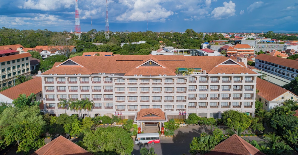 Hotel Somadevi Angkor Resort & Spa — 5-Star Luxury Hotel in Siem Reap, Cambodia