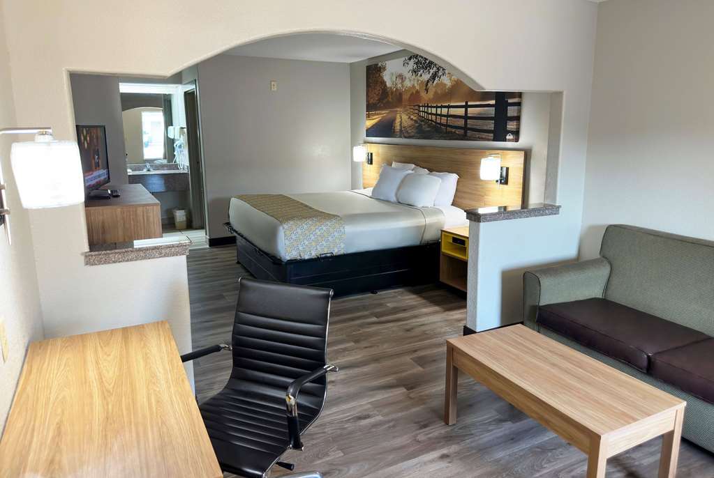 Days Inn & Suites by Wyndham Opelousas - photo 20