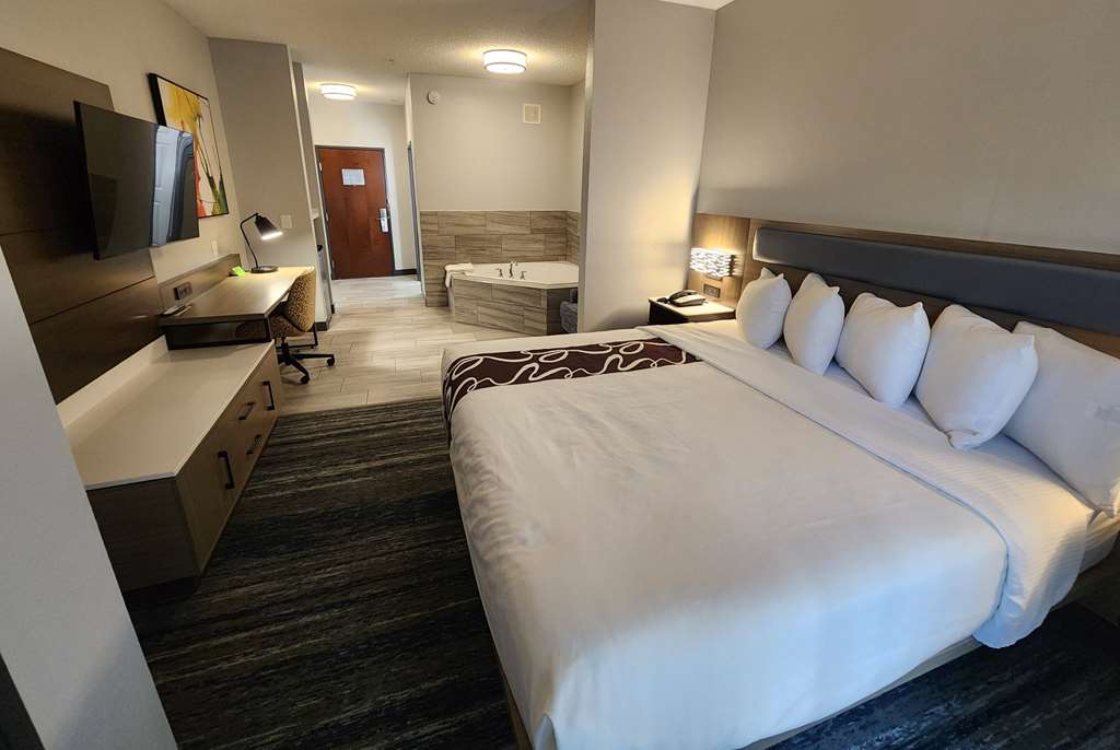 La Quinta Inn & Suites by Wyndham Warner Robins Robins AFB - featured photo