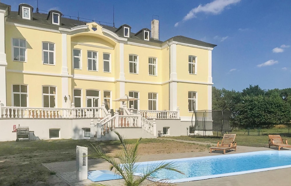 Schloss Schmuggerow — Ducherow
