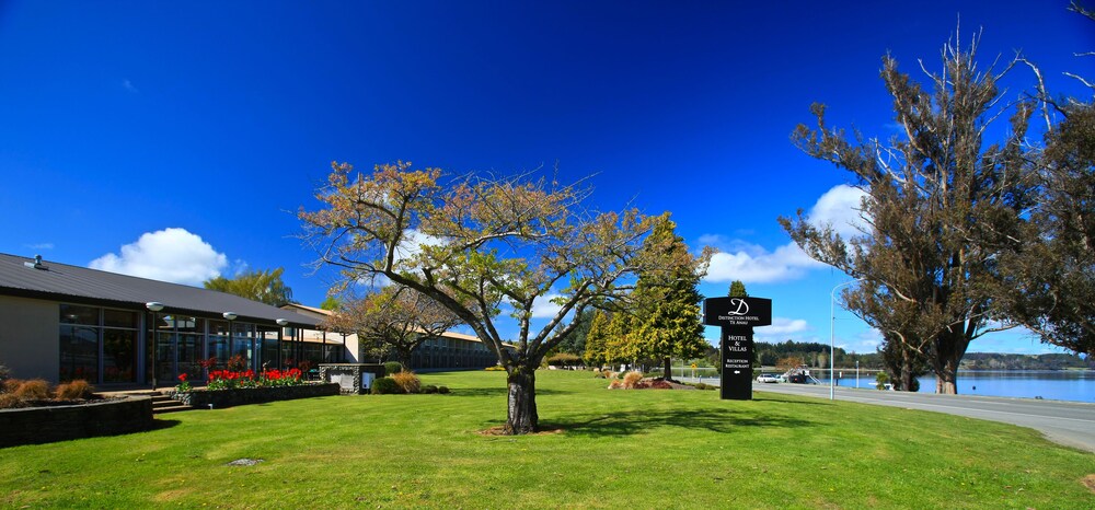 Distinction Te Anau Hotel And Villas