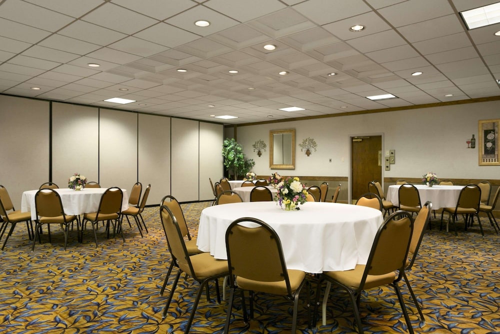 Days Inn by Wyndham Sidney OH - photo 20