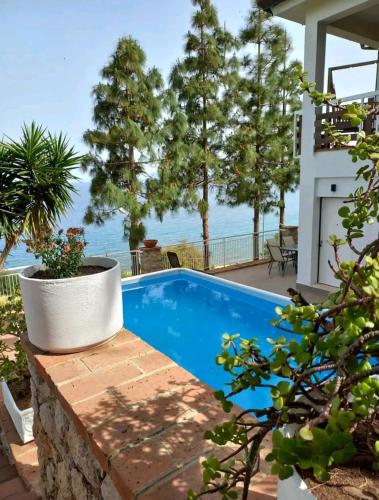 Villa's Apartment on the Beach Swimming Pool A C — 4-Star Luxury Hotel in Palermo, Italy