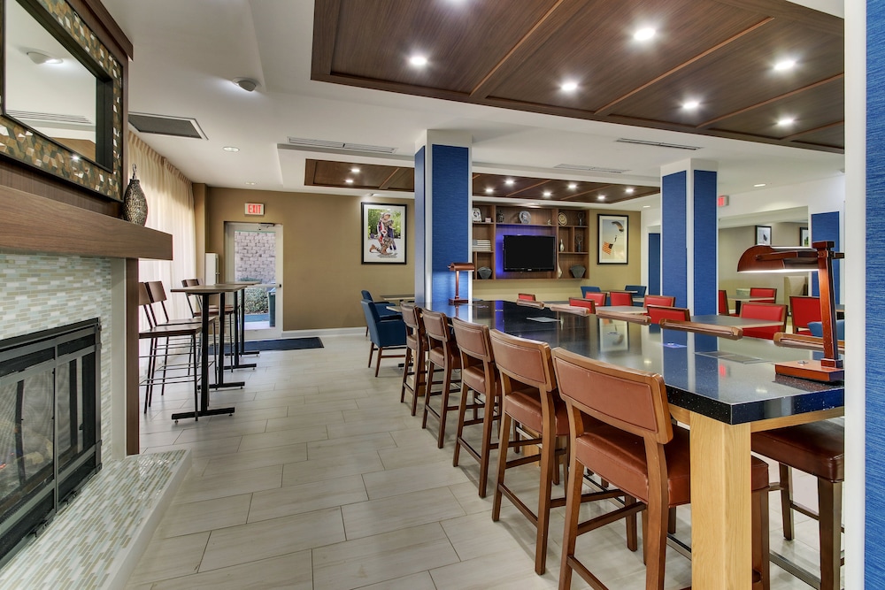 Holiday Inn Express & Suites Columbus Fort Benning Maingate by IHG - photo 20