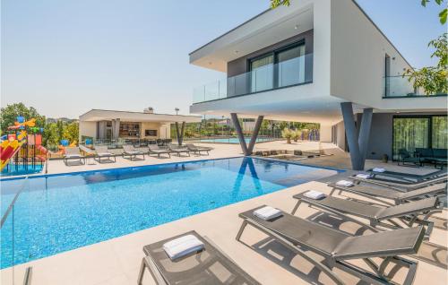 Cozy Home In Grubine With Sauna — 5-Star Luxury Hotel in Grubine, Croatia