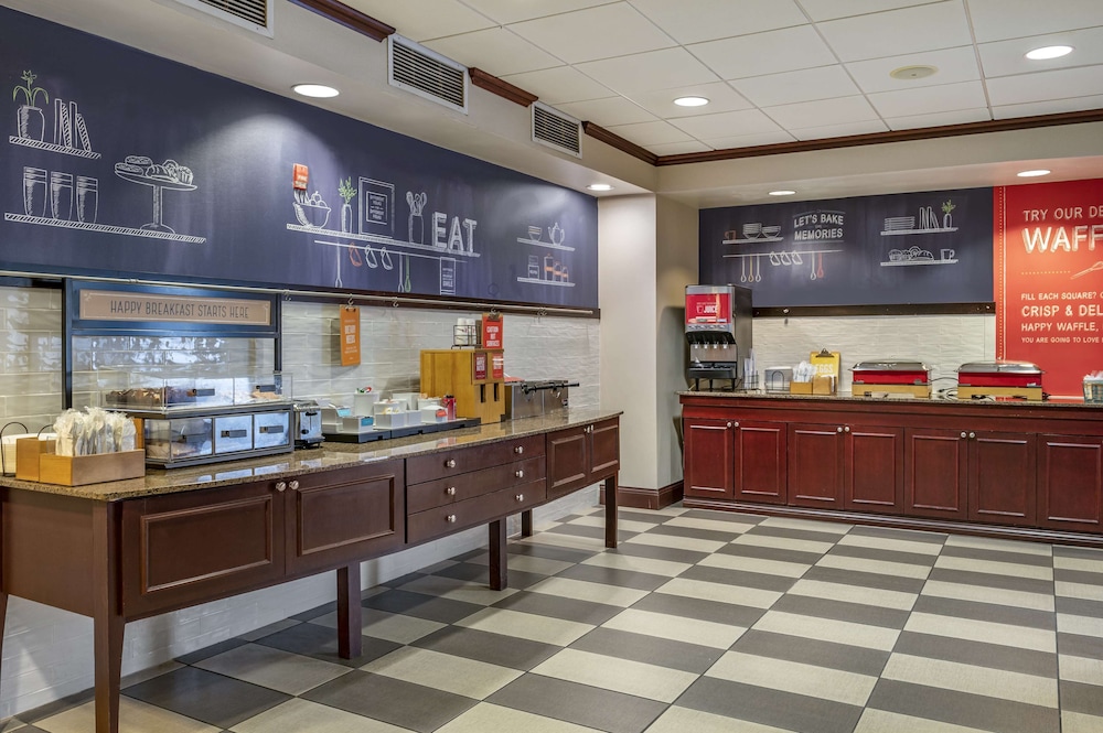 Hampton Inn Greenfield - photo 51
