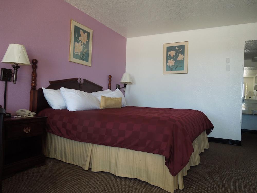 Relax Inn Mineral Wells - photo 12