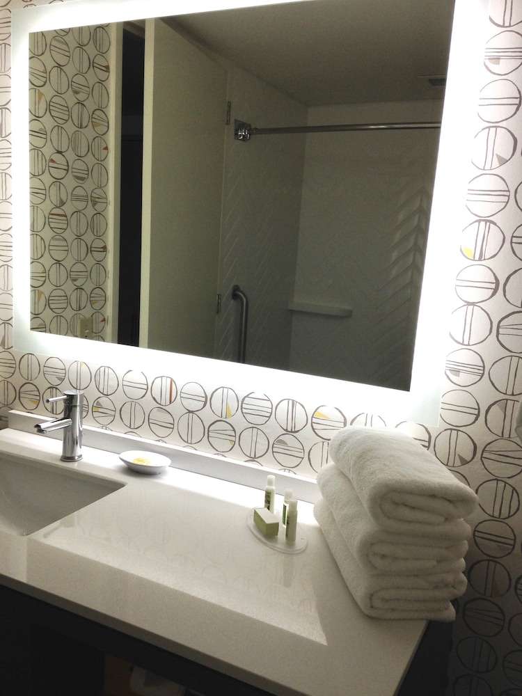 Holiday Inn & Suites Pittsfield Berkshires by IHG - photo 17