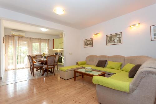 Apartments Ave — 4-Star Luxury Hotel in Podstrana, Croatia