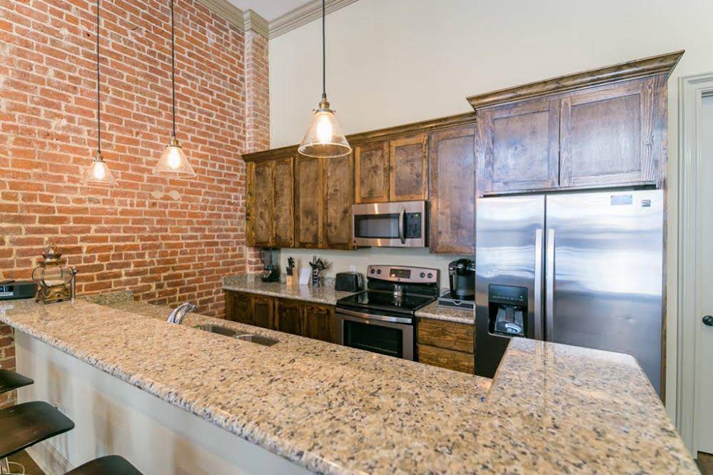 Hosteeva Baronne Street Suites - photo 17