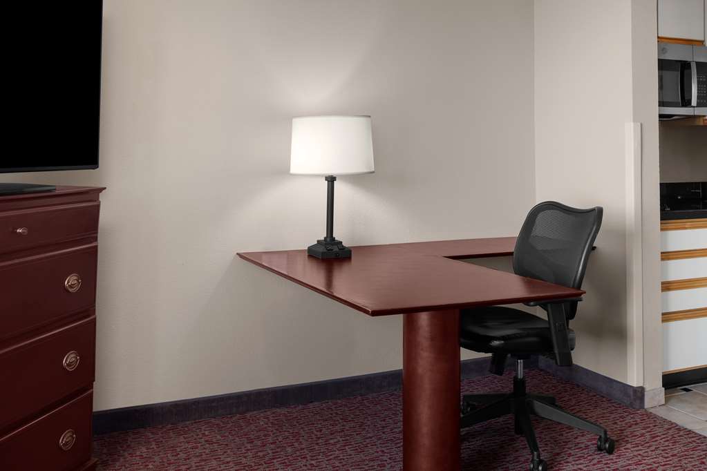 Larkspur Landing Extended Stay Suites Hillsboro - photo 10