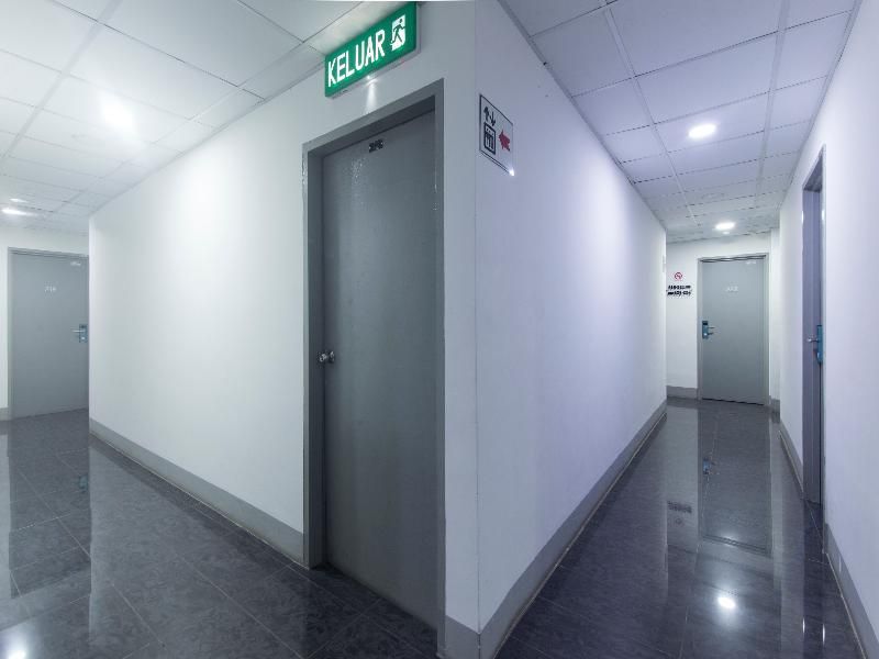 Lux Hotel — hotel in Teluk Intan
