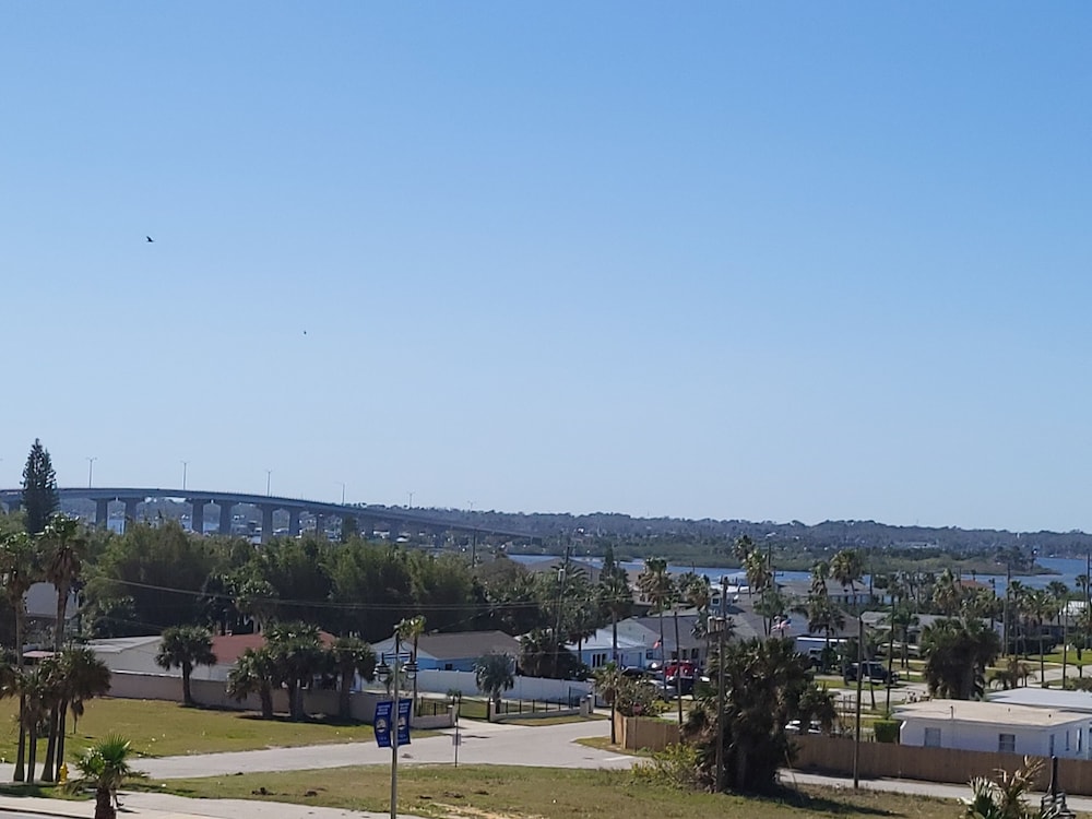 Beachside Hotel - photo 45
