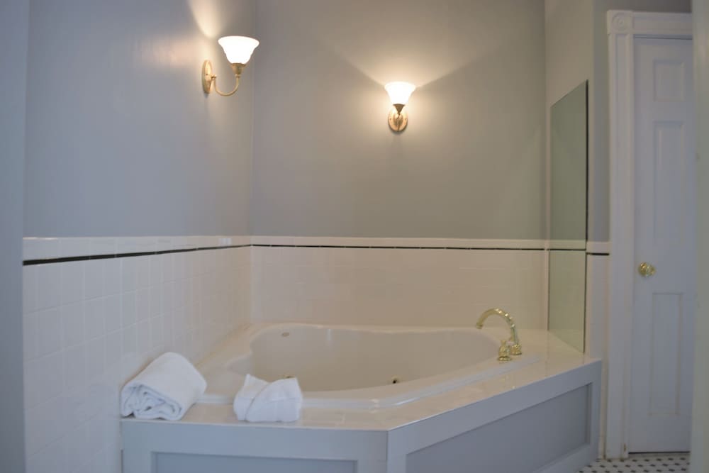 Bellevue Manor - photo 44