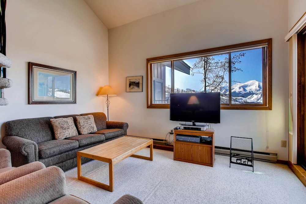 2 Br Buttes Condo Breathtaking Views Of Mountain Range Condo — 4-Star Luxury Hotel in Crested Butte, United States