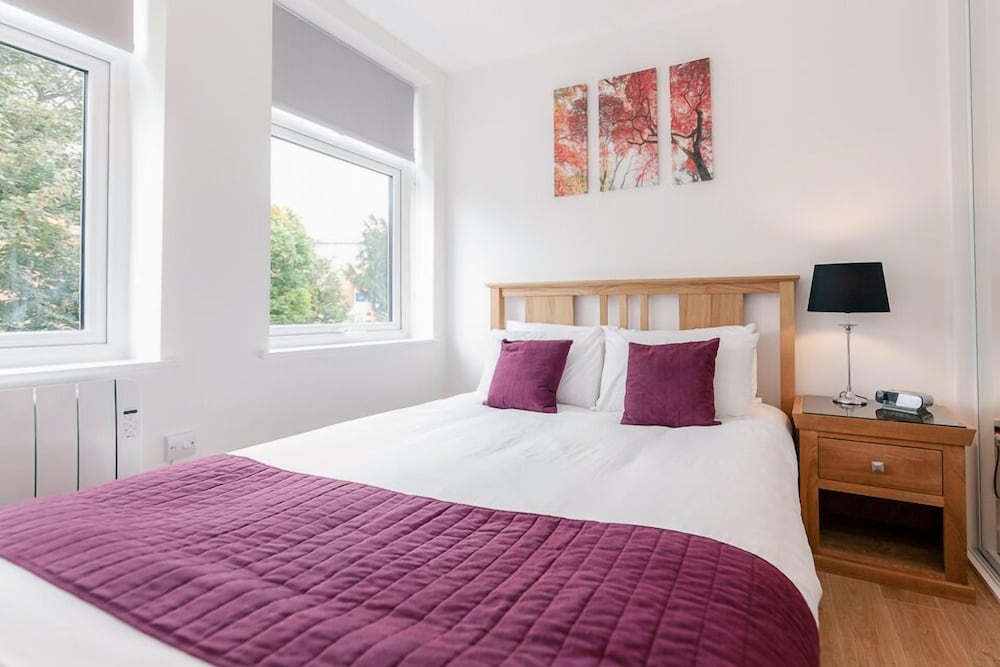 Roomspace Apartments Swan House — Leatherhead — photo 3