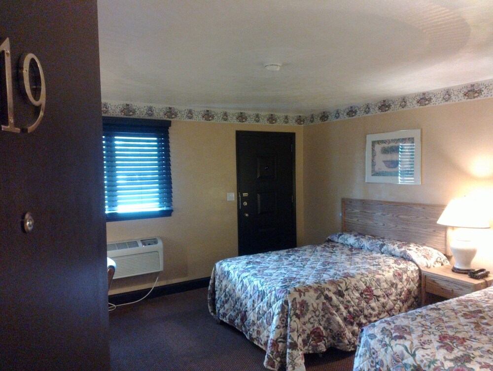 Colonial Inn Motel - photo 11