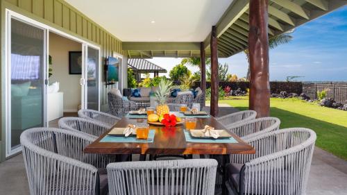 PiH Starry Nights Resort Pool Waterslide Pass Bikes Beach Gear — 4-Star Luxury Hotel in Waikoloa, United States
