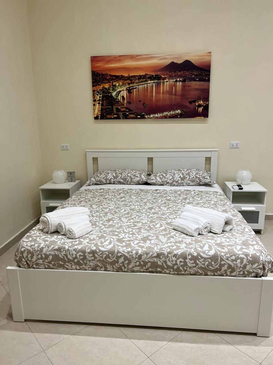 Re Umberto 311 — 4-Star Luxury Hotel in Naples, Italy