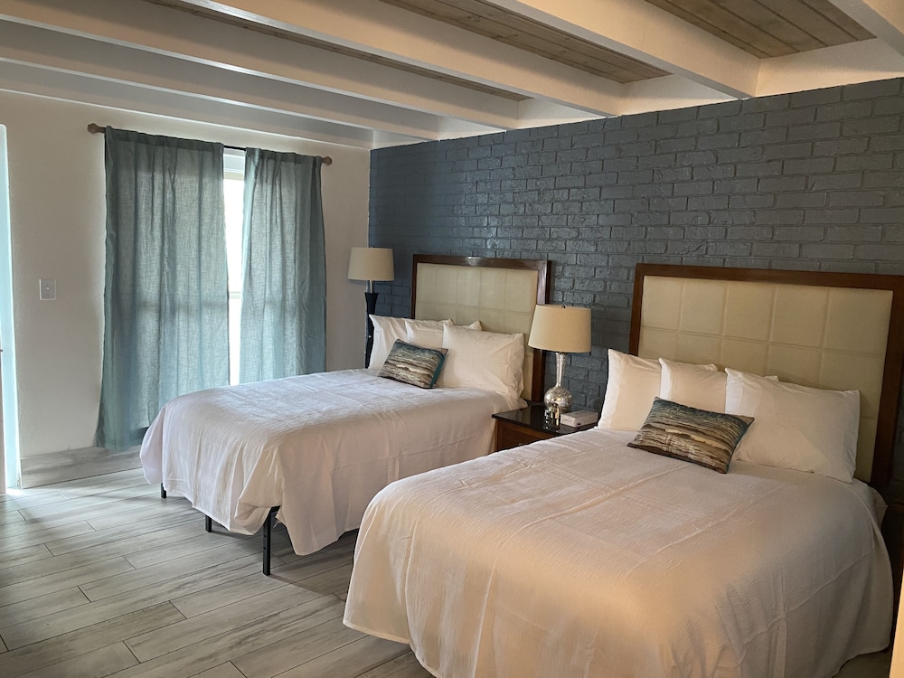 Gulf Coast Inn - photo 10