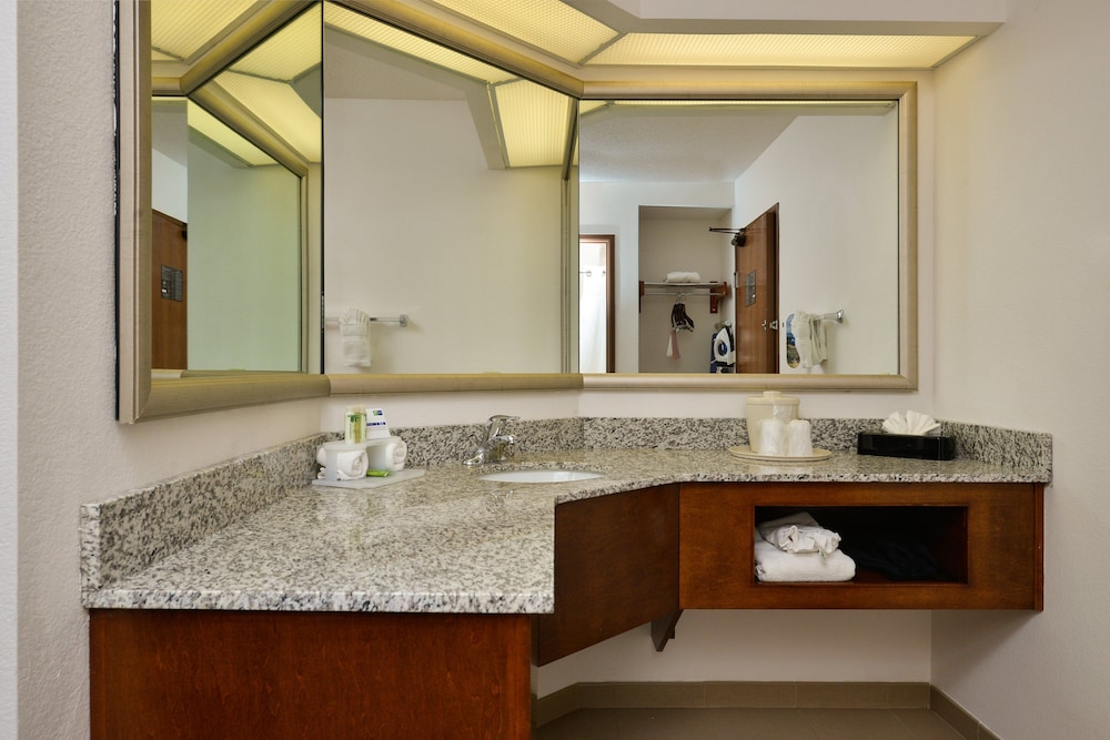 Holiday Inn Express Boston Milford by IHG - photo 16