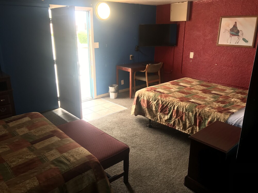 Western Inn Roswell - photo 12