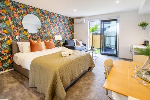 Spacious Ground Level Studio in Central Location — 4-Star Luxury Hotel in Christchurch, New Zealand