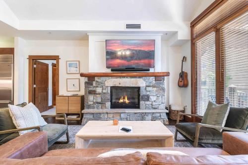 Iron Horse Lodge North 302 by East West Hospitality — 4-Star Luxury Hotel in Truckee, United States