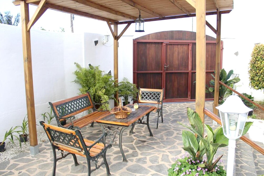 Chalet Las Viñas 2 — 4-Star Luxury Hotel in Icod De Los Vinos, Spain