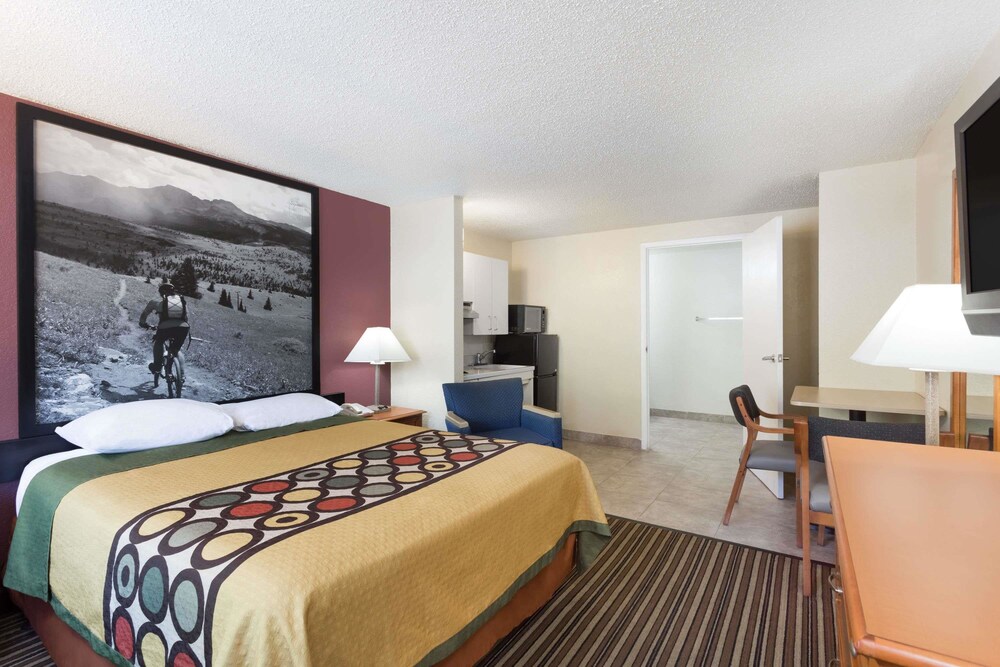 Super 8 by Wyndham Aberdeen Southern Pines - photo 14