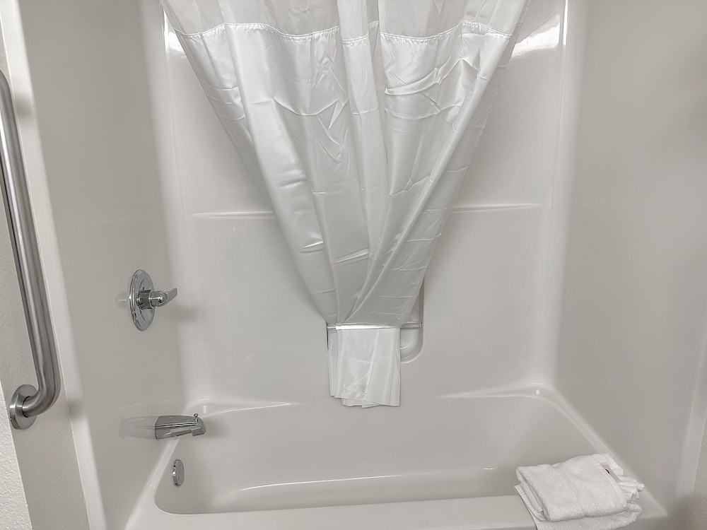 Estherville Hotel & Suites - photo 48
