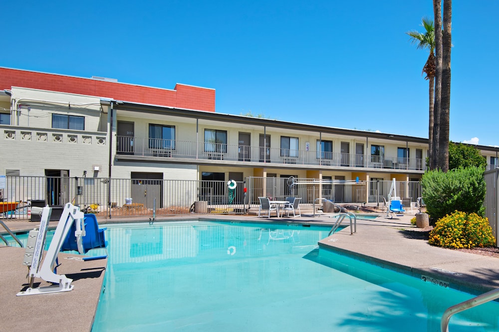 Red Roof Inn Tucson Downtown University - photo 13