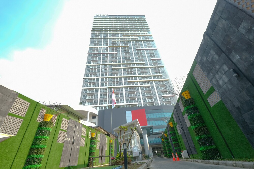 Collection O 15 Taman Melati Merr Surabaya in Surabaya, Indonesia