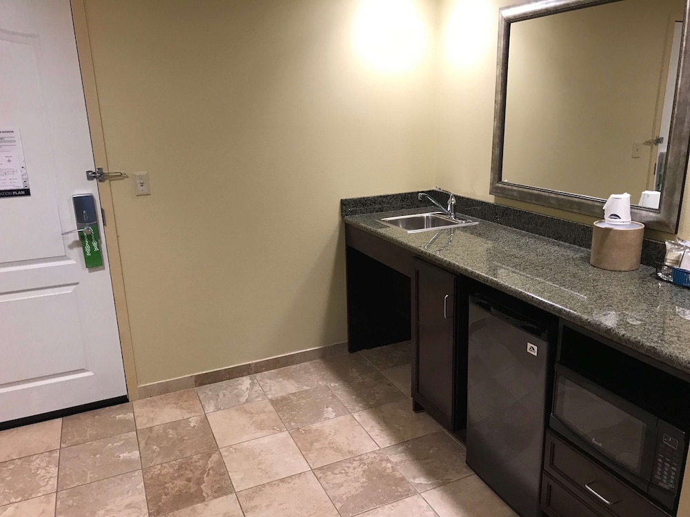 Hampton Inn & Suites Austin Lakeway - photo 22