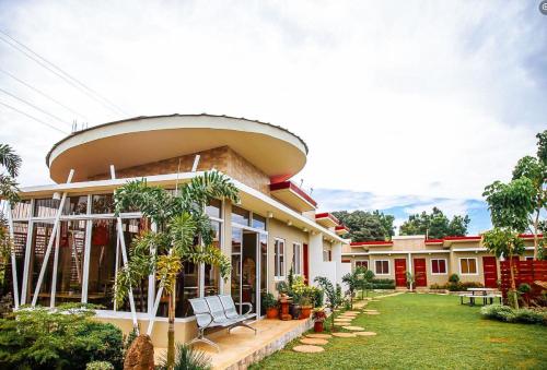 RedDoorz at Alejandro’s Suites & Venue in Valencia, Philippines