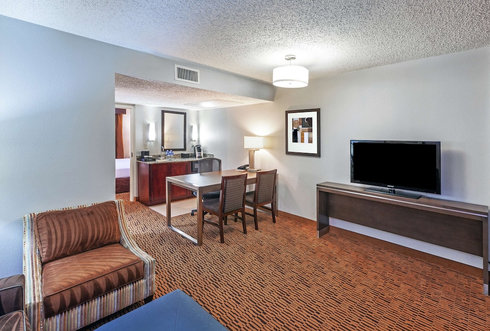 Embassy Suites by Hilton Dallas Market Center - photo 14