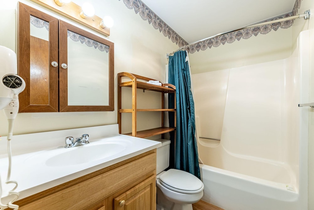 4BR Private Townhouse at Smugglers Notch Resort - photo 23