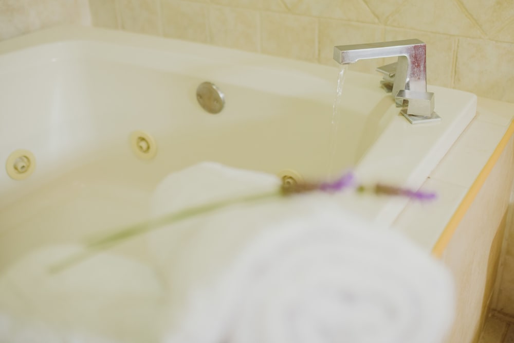 Jetted tub