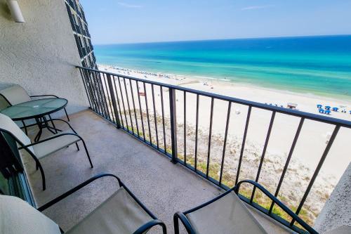 Cozy Abode with Yard about 1 Mi to Dtwn Summerville — hotel in Summerville
