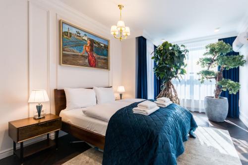 Prestige Central Apartment with Sauna & Parking — 4-Star Luxury Hotel in Krakow, Poland