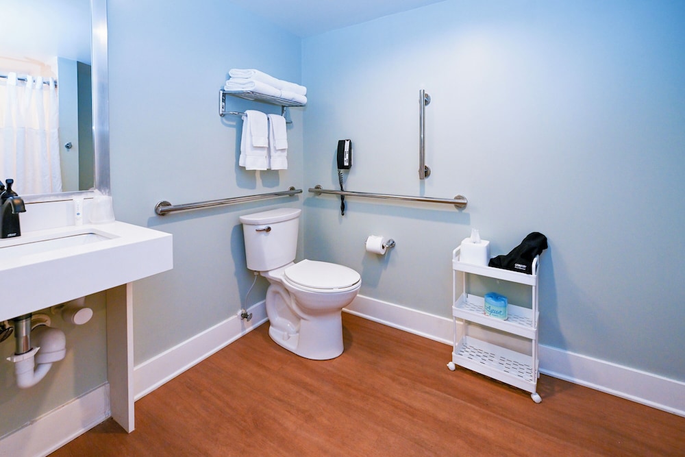 Commander Hotel & Suites - photo 46